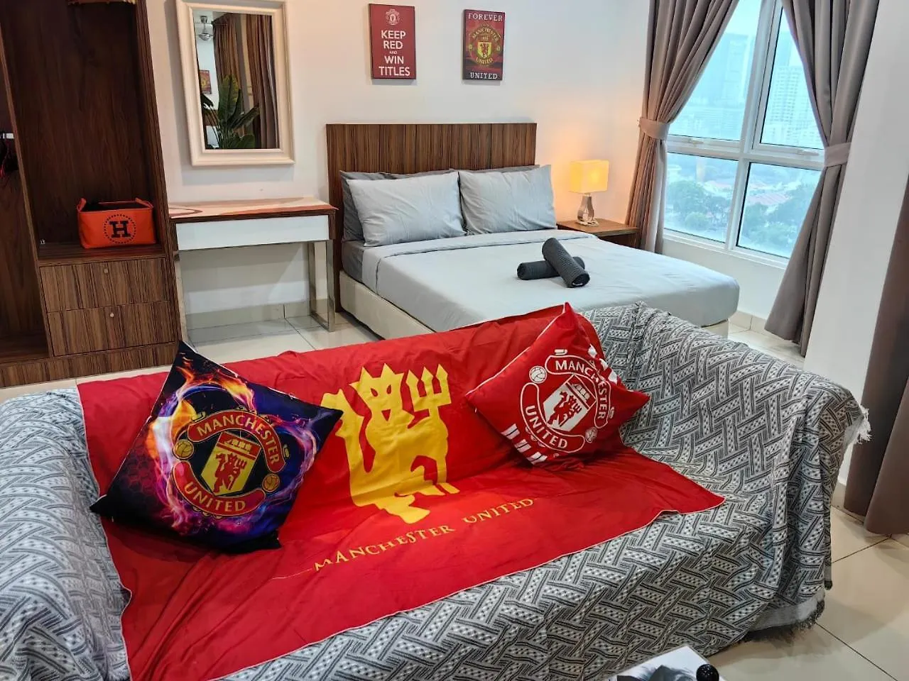 Mansion One Studio By Man Utd Fan J K George Town